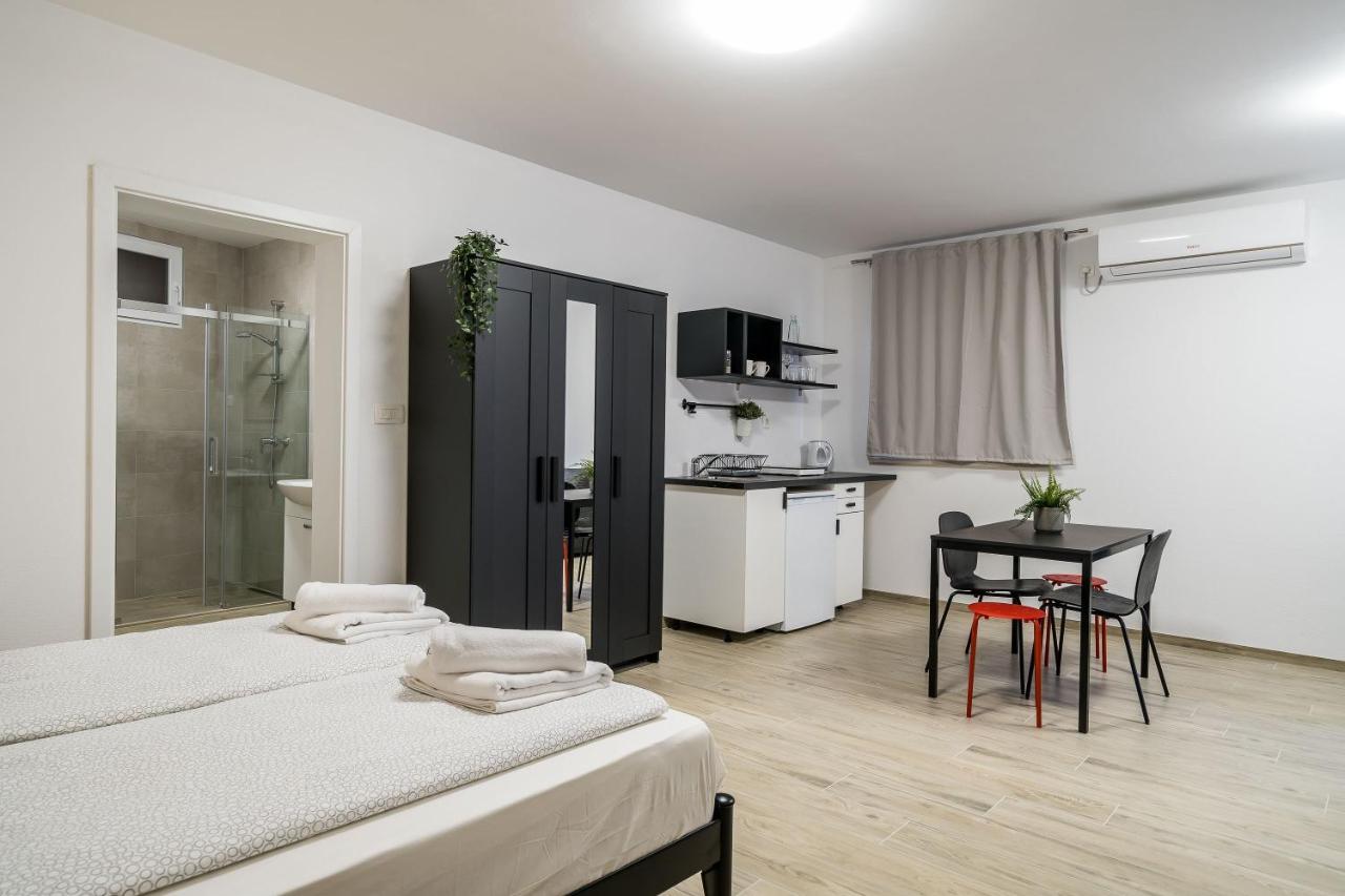 Residence & Pool Villa Schwarz Suites تْسافتات الغرفة الصورة