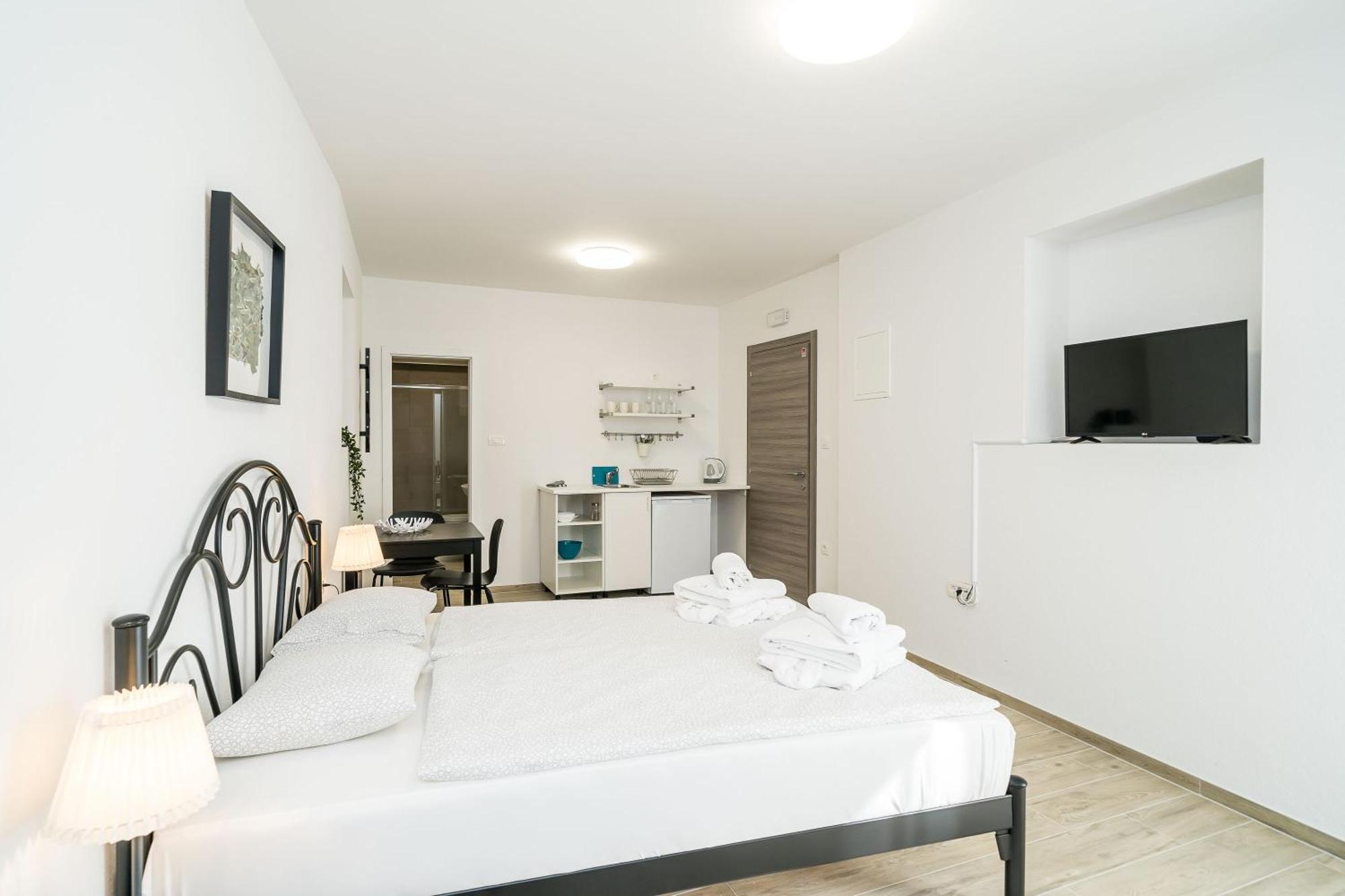 Residence & Pool Villa Schwarz Suites تْسافتات الغرفة الصورة