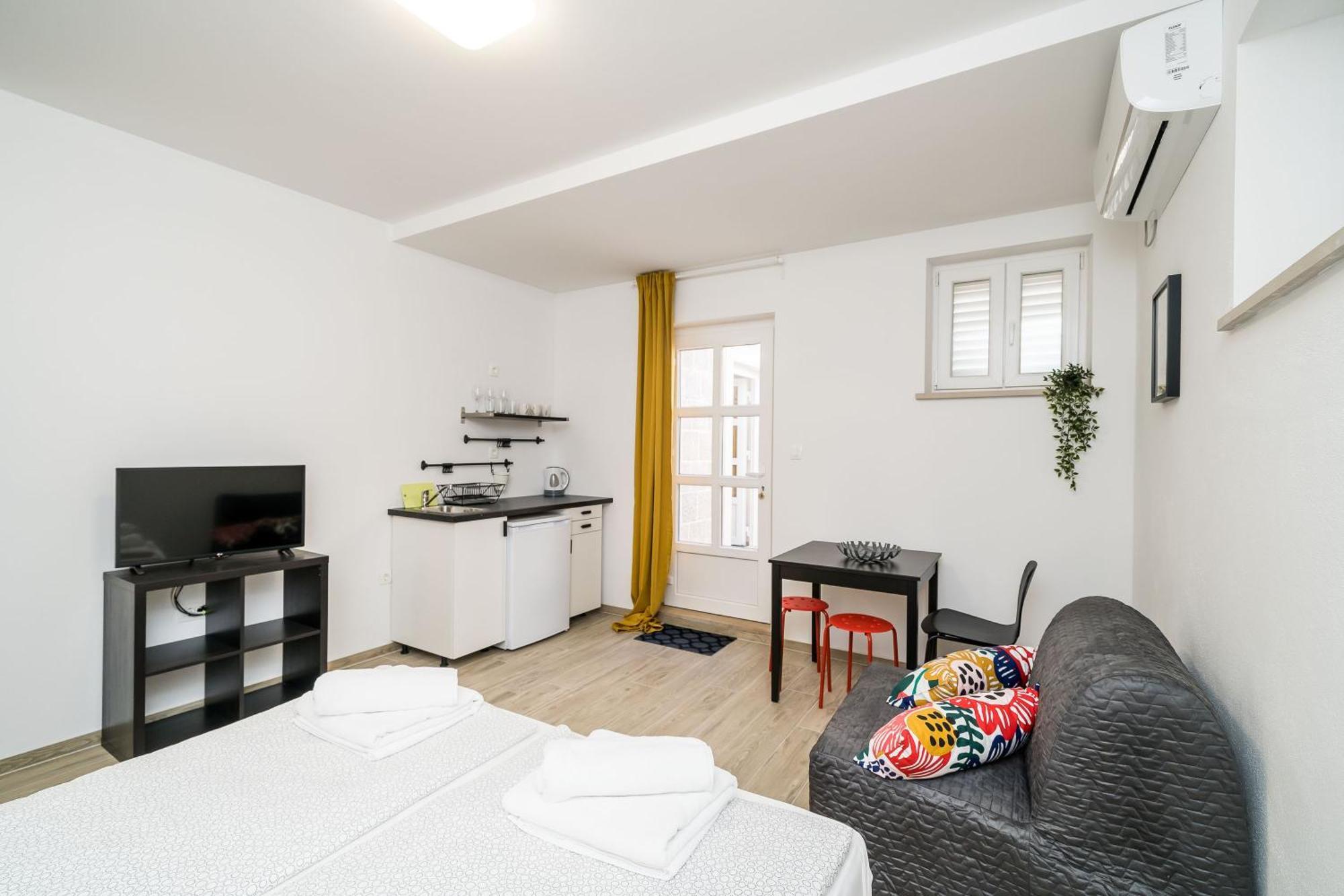 Residence & Pool Villa Schwarz Suites تْسافتات الغرفة الصورة