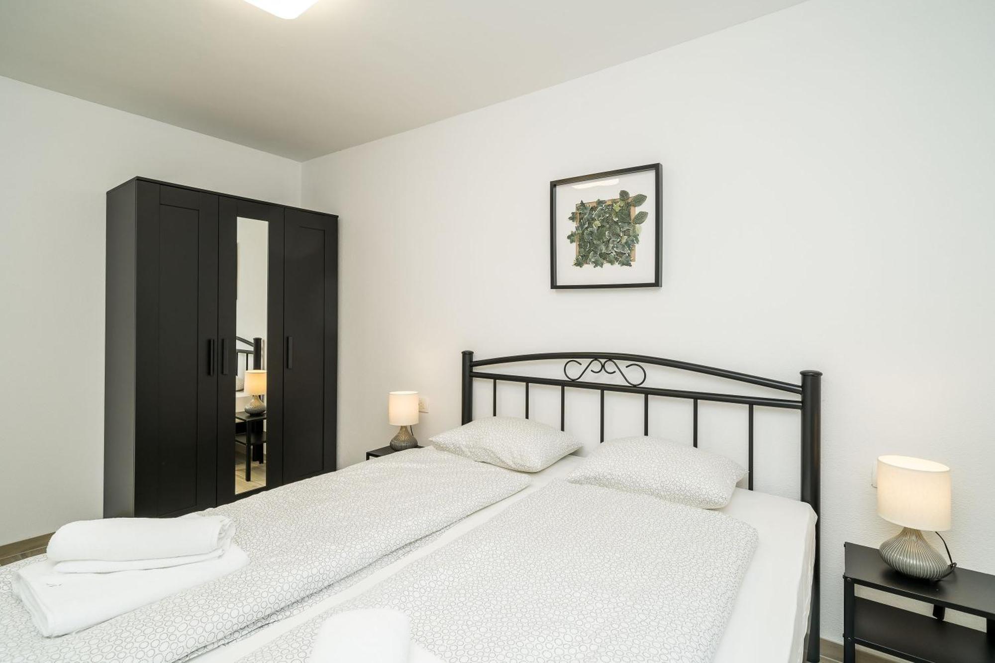 Residence & Pool Villa Schwarz Suites تْسافتات الغرفة الصورة